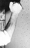 Lucio Fontana en acción