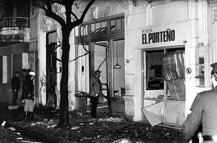 Atentado con bomba en la revista El Porteo, en la calle Cochabamba, San Telmo, 1983 