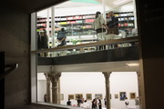 Vista de librería y sala 1