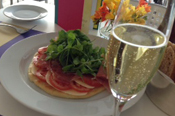 Día del amigo en Café Proa:Pizza+Champagne